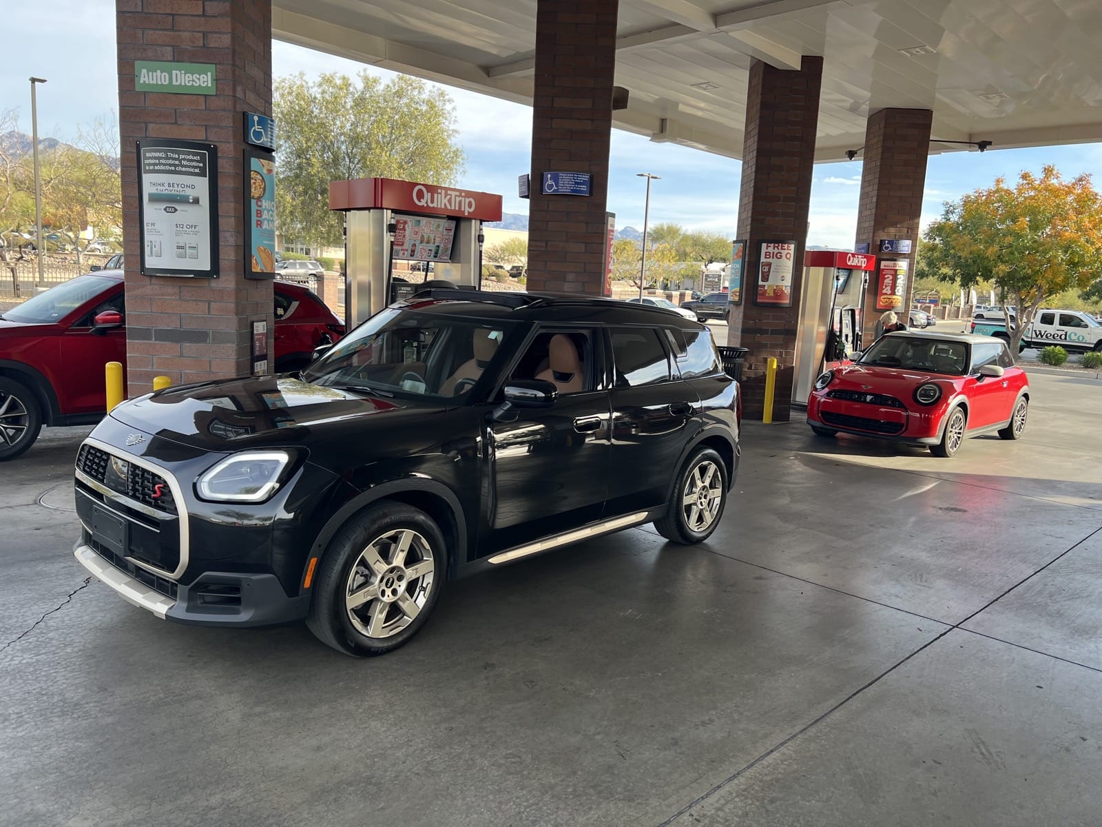 Mini Countryman and Mini Cooper at the pump